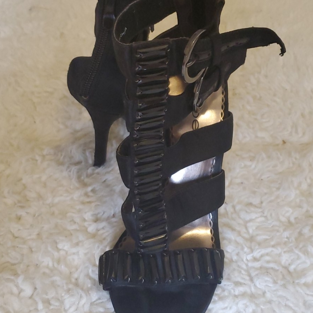 Shoes - Picture 4 of 4